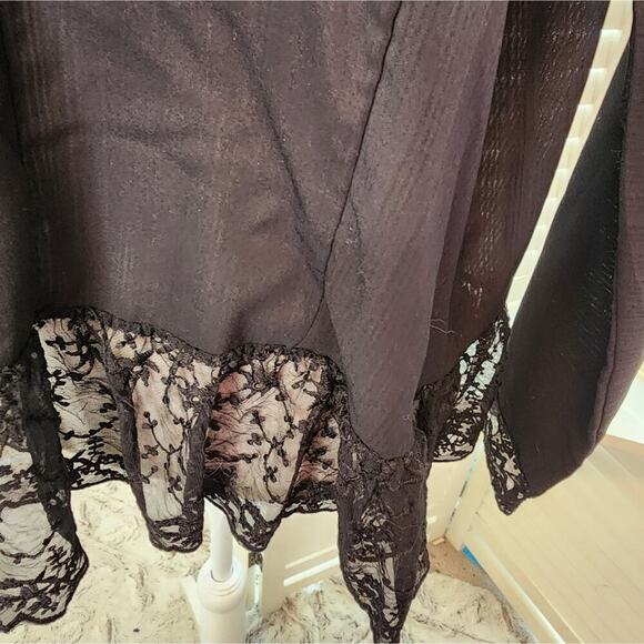 559 UMGEE BLACK LACE TASSEL BLOUSE - Picture 6 of 7